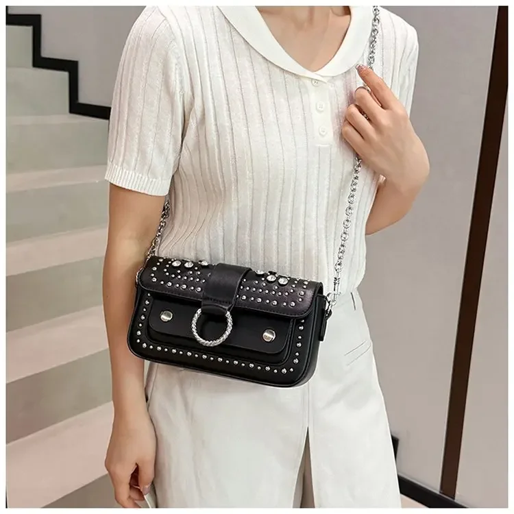 Elegant design women's chain strap crossbody bag outdoor leisure travel handbag, inspired by Parisian fashion