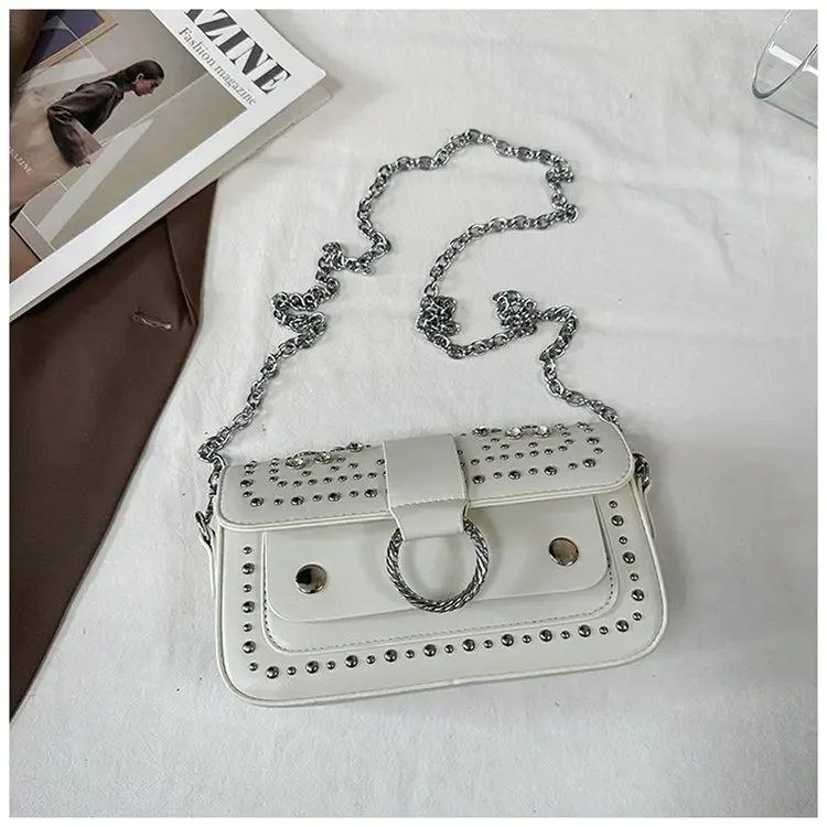 Elegant design women's chain strap crossbody bag outdoor leisure travel handbag, inspired by Parisian fashion