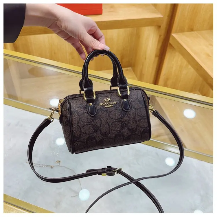 Vintage Luxury Crossbody Diaper Bag: Elegant Women's Handbag With Designer Letter Logo And Large Capacity For Messenger Tote