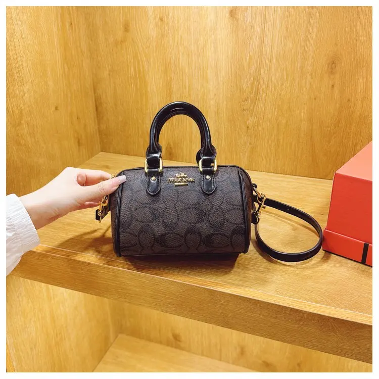 Vintage Luxury Crossbody Diaper Bag: Elegant Women's Handbag With Designer Letter Logo And Large Capacity For Messenger Tote