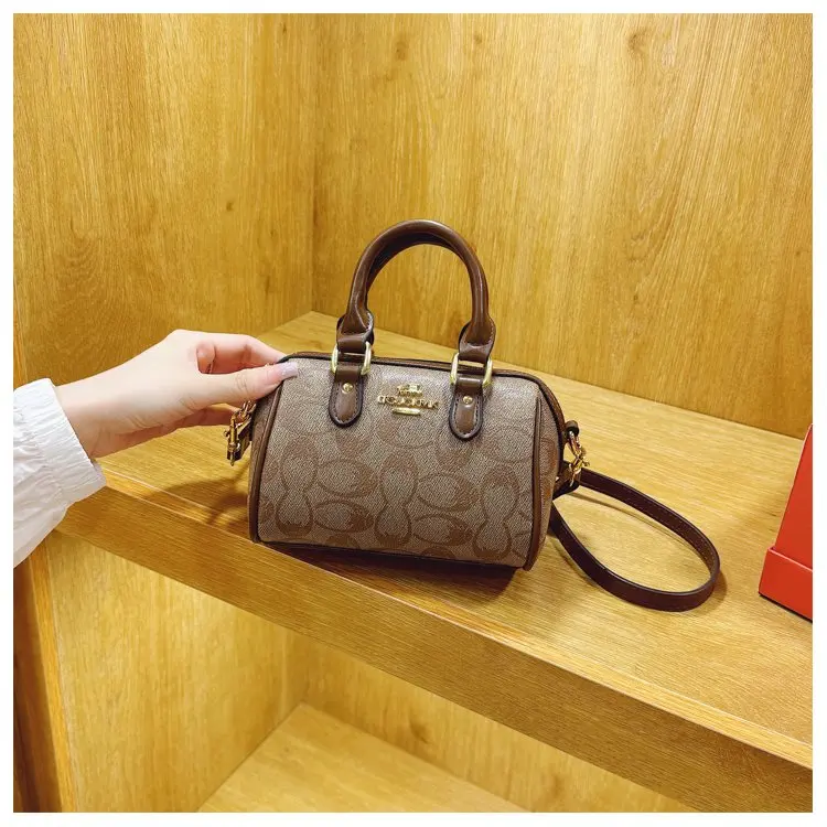 Vintage Luxury Crossbody Diaper Bag: Elegant Women's Handbag With Designer Letter Logo And Large Capacity For Messenger Tote