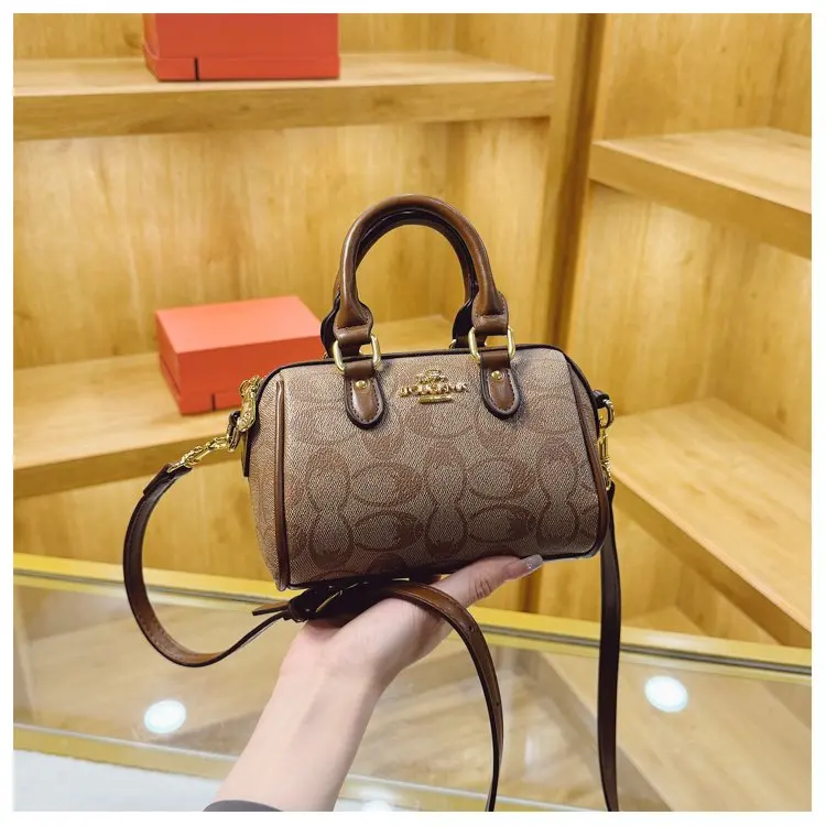 Vintage Luxury Crossbody Diaper Bag: Elegant Women's Handbag With Designer Letter Logo And Large Capacity For Messenger Tote