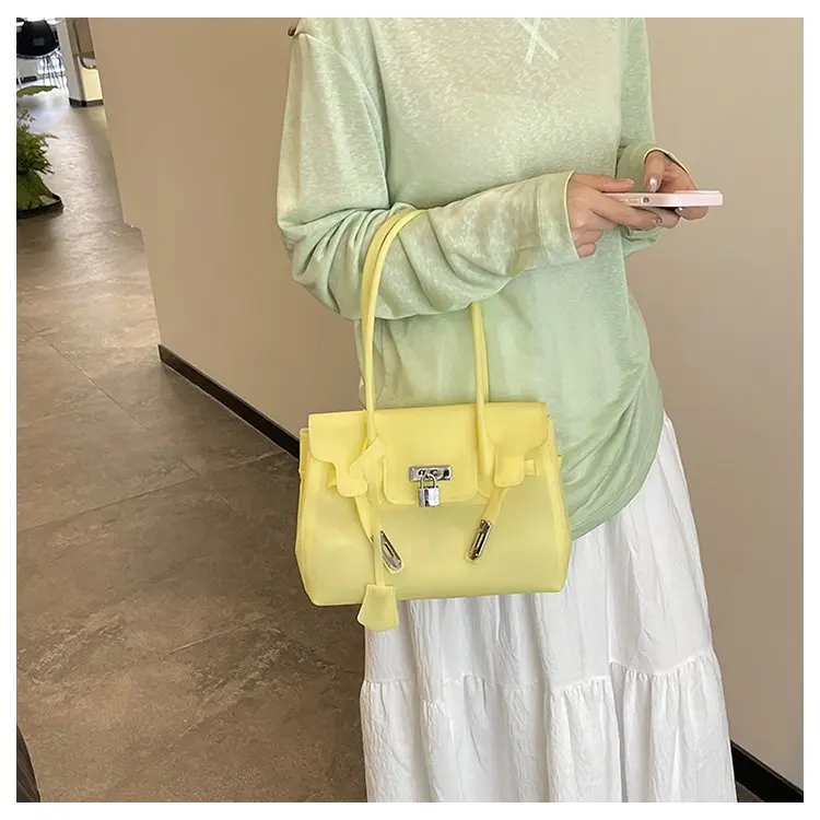 High-End Minimalist Leather Diaper Bag: Elegant Crossbody Handbag For Women With Designer Logo And Large Capacity Vintage Tote