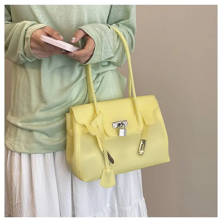 High-End Minimalist Leather Diaper Bag: Elegant Crossbody Handbag For Women With Designer Logo And Large Capacity Vintage Tote