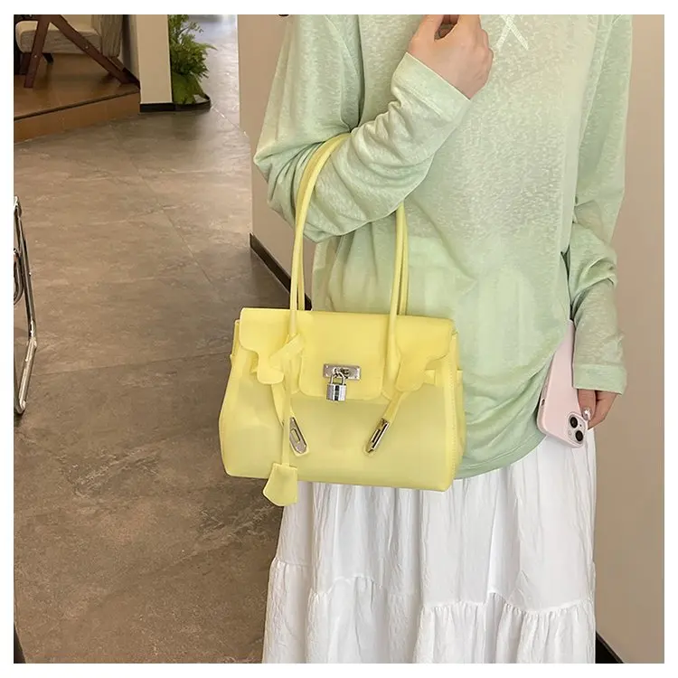 High-End Minimalist Leather Diaper Bag: Elegant Crossbody Handbag For Women With Designer Logo And Large Capacity Vintage Tote