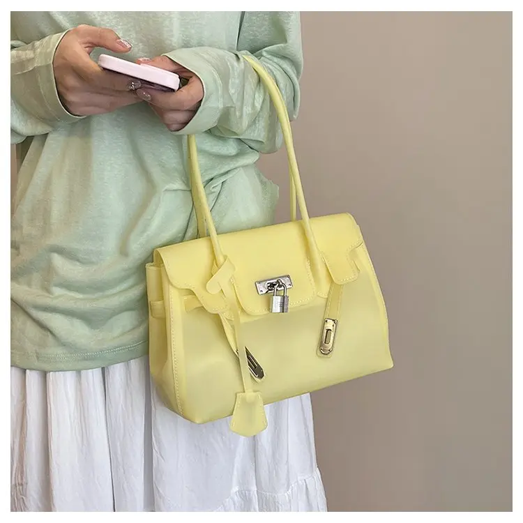 High-End Minimalist Leather Diaper Bag: Elegant Crossbody Handbag For Women With Designer Logo And Large Capacity Vintage Tote