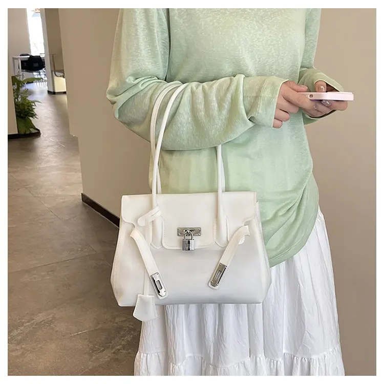 High-End Minimalist Leather Diaper Bag: Elegant Crossbody Handbag For Women With Designer Logo And Large Capacity Vintage Tote