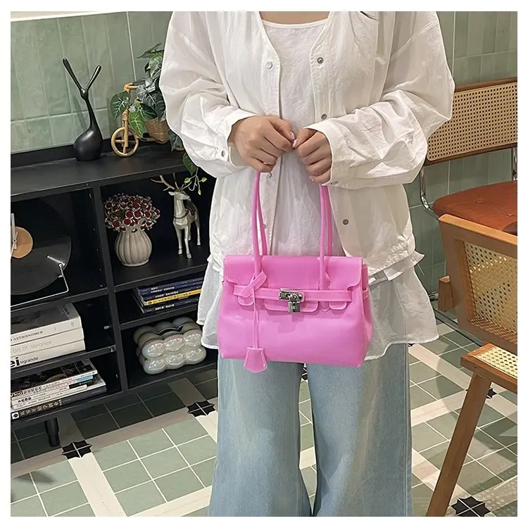 High-End Minimalist Leather Diaper Bag: Elegant Crossbody Handbag For Women With Designer Logo And Large Capacity Vintage Tote