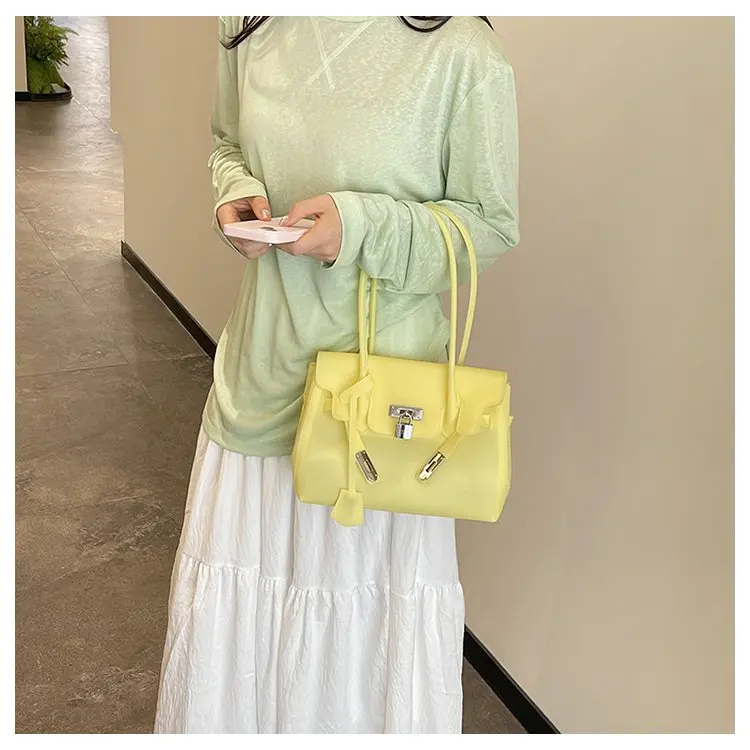 High-End Minimalist Leather Diaper Bag: Elegant Crossbody Handbag For Women With Designer Logo And Large Capacity Vintage Tote