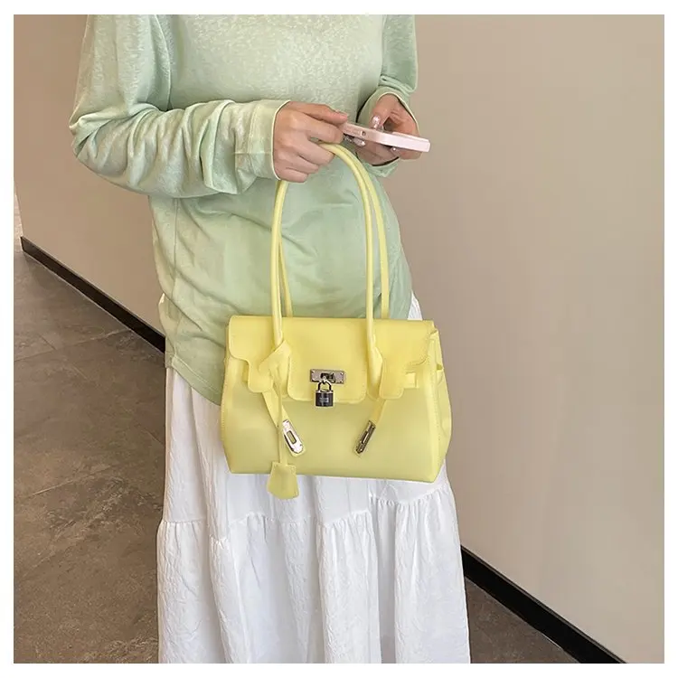 High-End Minimalist Leather Diaper Bag: Elegant Crossbody Handbag For Women With Designer Logo And Large Capacity Vintage Tote