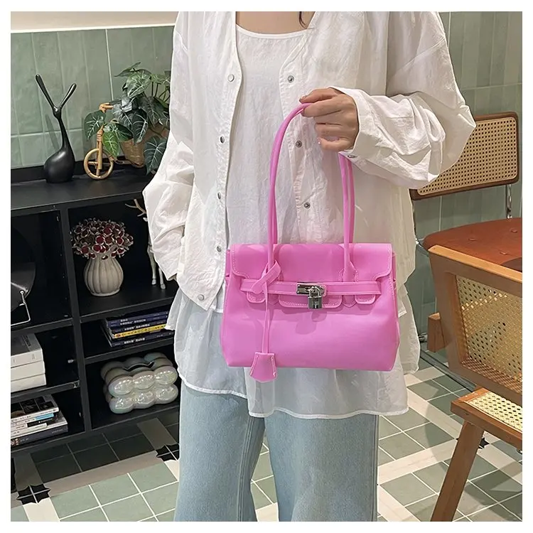 High-End Minimalist Leather Diaper Bag: Elegant Crossbody Handbag For Women With Designer Logo And Large Capacity Vintage Tote