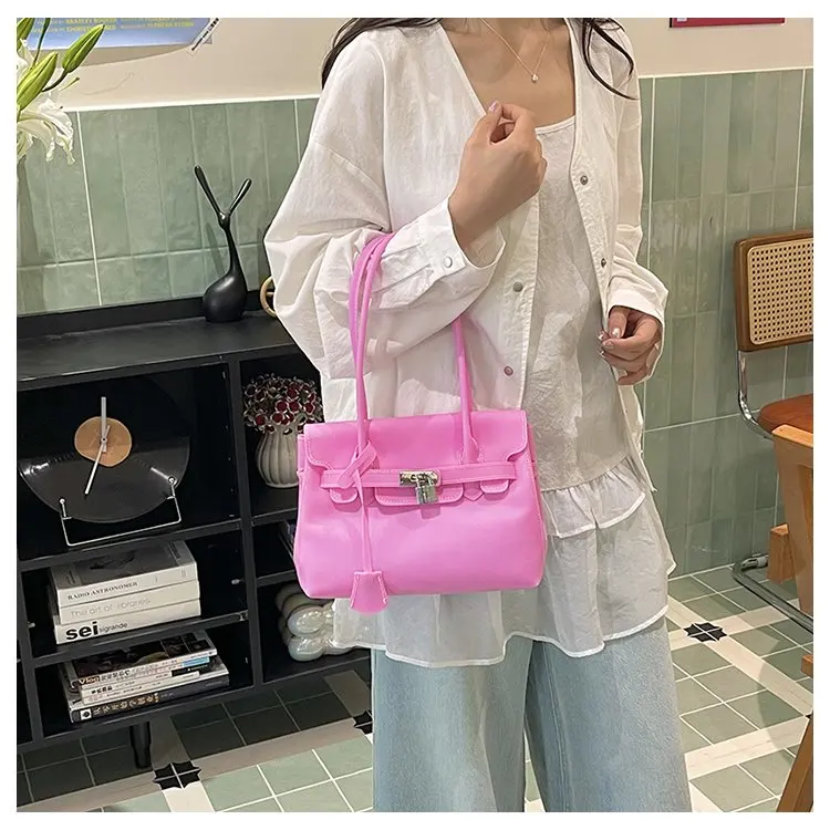 High-End Minimalist Leather Diaper Bag: Elegant Crossbody Handbag For Women With Designer Logo And Large Capacity Vintage Tote