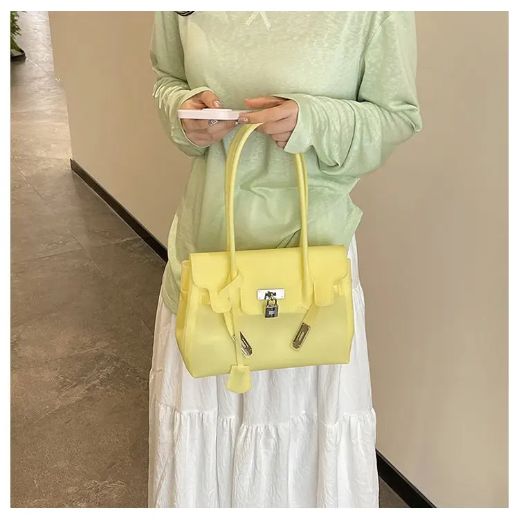 High-End Minimalist Leather Diaper Bag: Elegant Crossbody Handbag For Women With Designer Logo And Large Capacity Vintage Tote