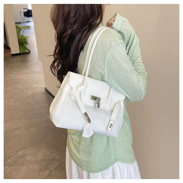 High-End Minimalist Leather Diaper Bag: Elegant Crossbody Handbag For Women With Designer Logo And Large Capacity Vintage Tote