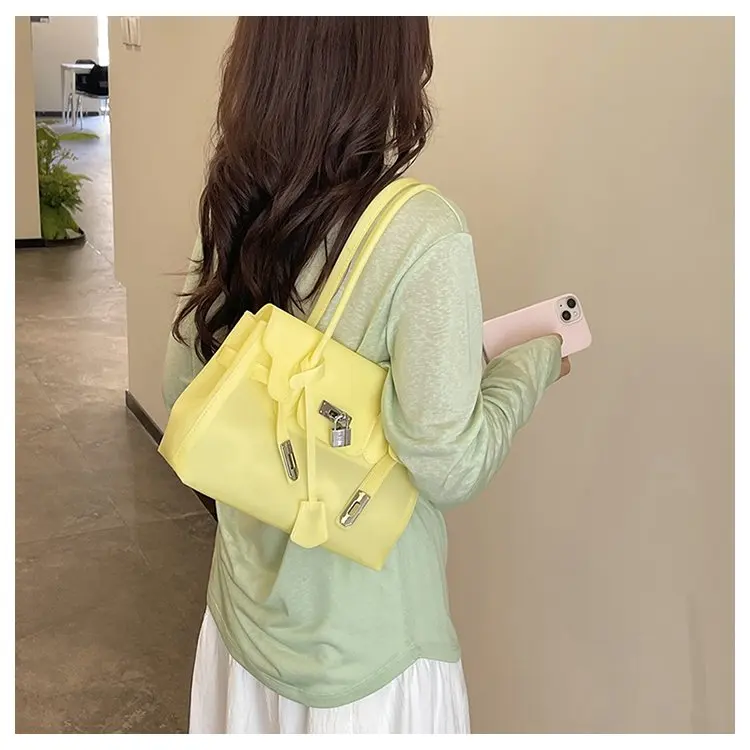 High-End Minimalist Leather Diaper Bag: Elegant Crossbody Handbag For Women With Designer Logo And Large Capacity Vintage Tote