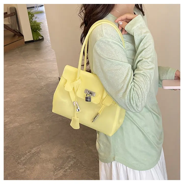 High-End Minimalist Leather Diaper Bag: Elegant Crossbody Handbag For Women With Designer Logo And Large Capacity Vintage Tote