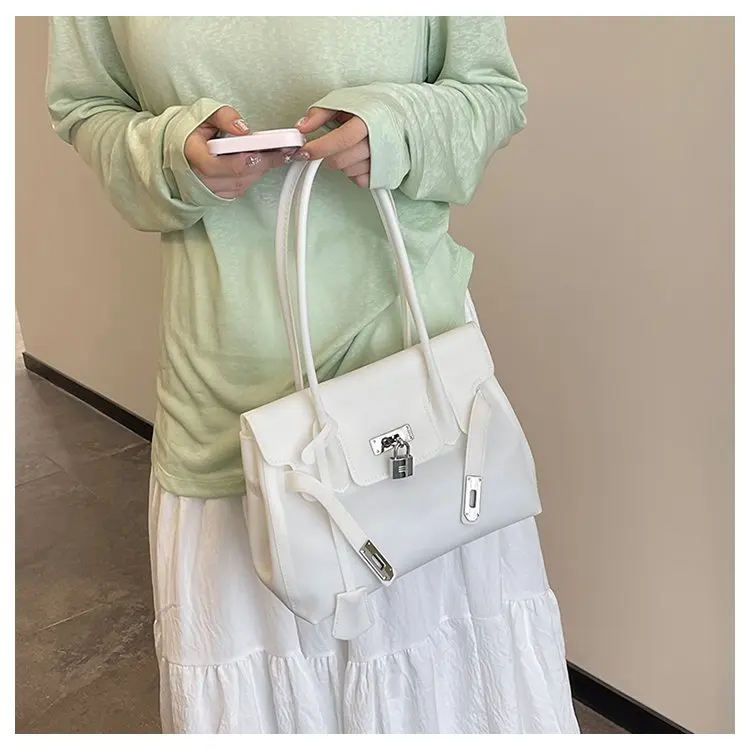 High-End Minimalist Leather Diaper Bag: Elegant Crossbody Handbag For Women With Designer Logo And Large Capacity Vintage Tote