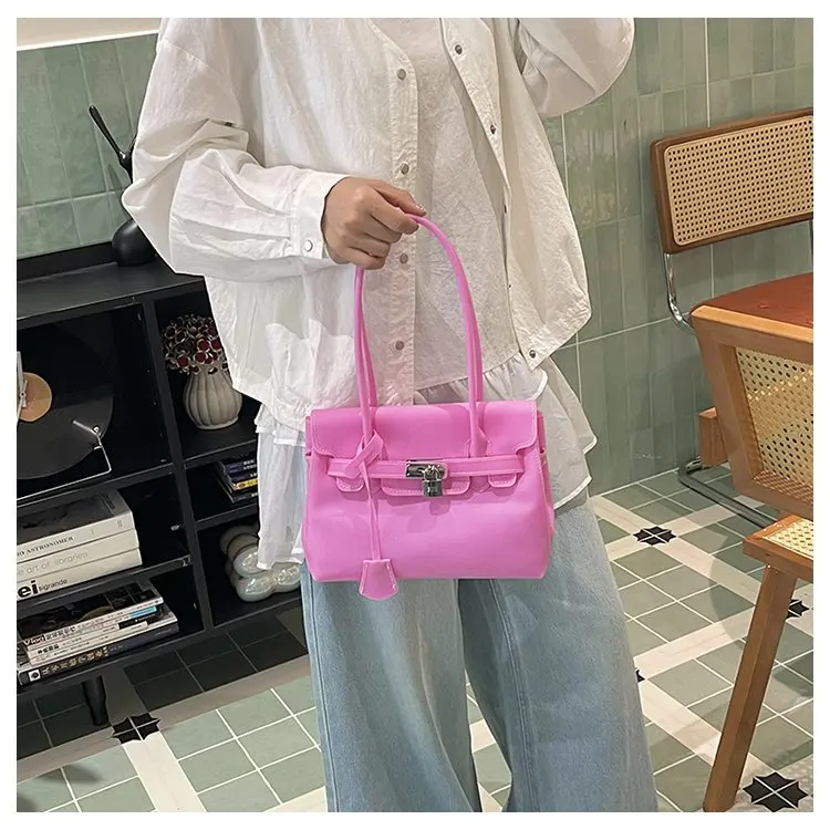 High-End Minimalist Leather Diaper Bag: Elegant Crossbody Handbag For Women With Designer Logo And Large Capacity Vintage Tote
