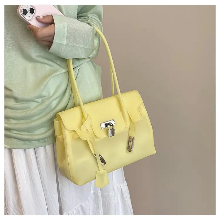 High-End Minimalist Leather Diaper Bag: Elegant Crossbody Handbag For Women With Designer Logo And Large Capacity Vintage Tote