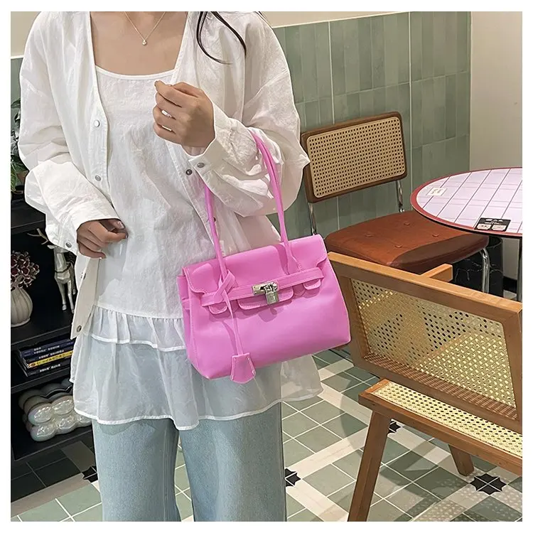 High-End Minimalist Leather Diaper Bag: Elegant Crossbody Handbag For Women With Designer Logo And Large Capacity Vintage Tote