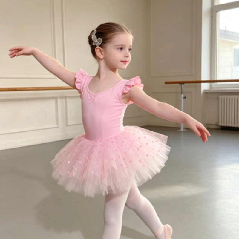 Pink flutter-sleeve ballet practice outfit for girls, a summer ballet set suitable for ballet training and grade examinations.