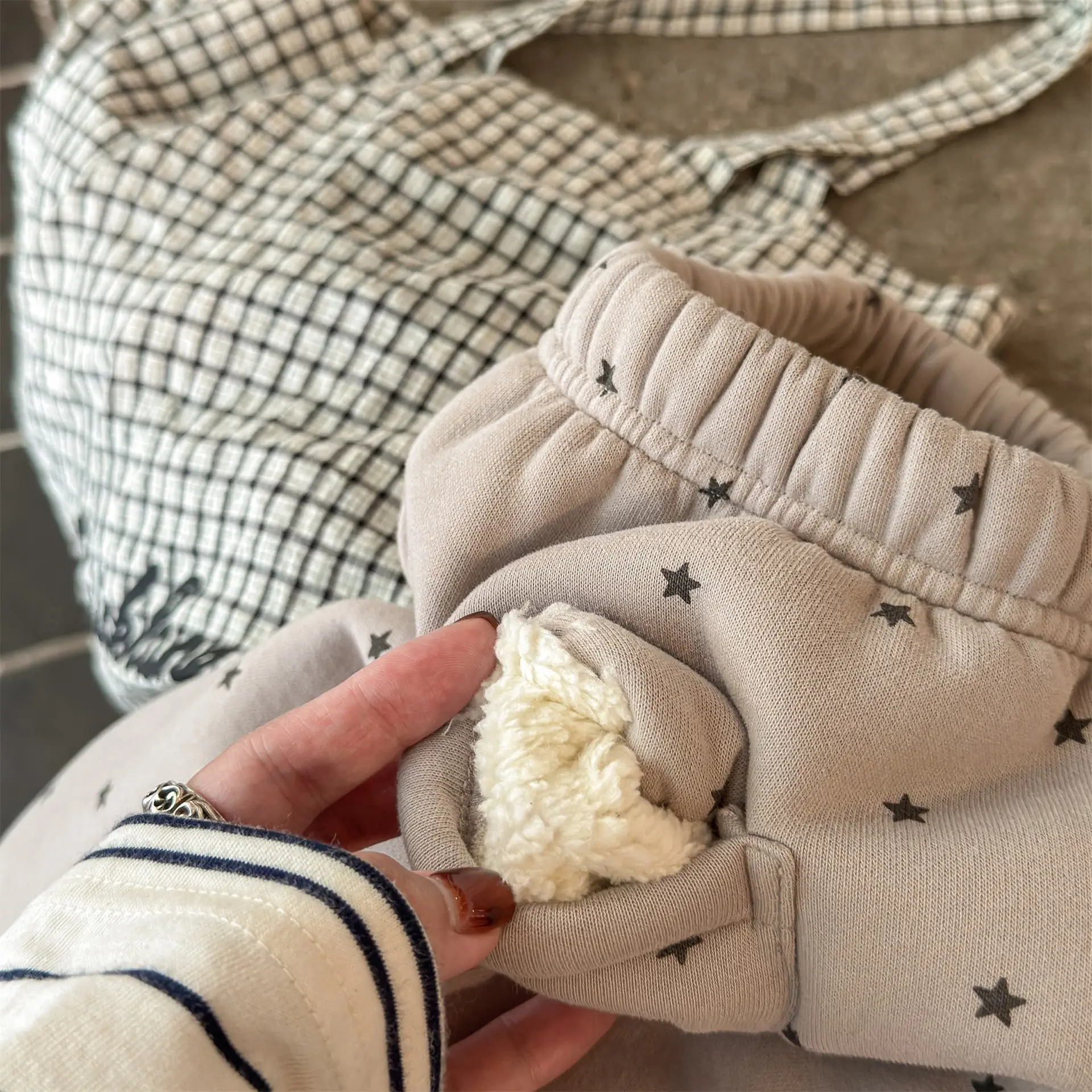 2025 Winter New Children Warm Pants Boys Girls Star Print Harem Pants Kids Fleece Trousers Baby Plus Velvet Thick Casual Pants