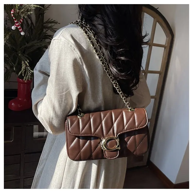 Simple Yet Luxury Leather Tote Bag For Women Designer Crossbody Large Capacity Elegant Diaper Bag For Commuter Textured Simple