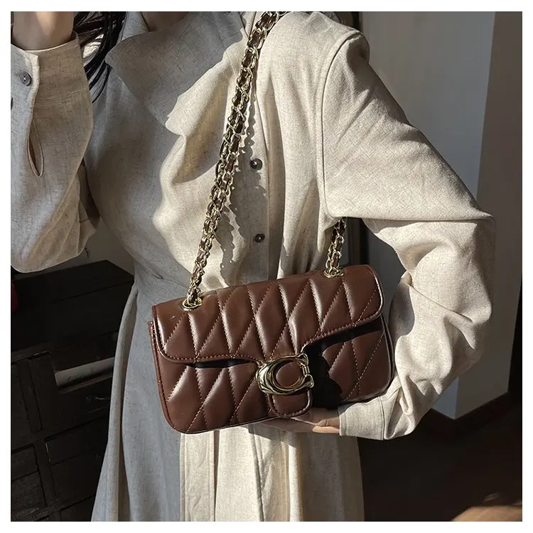 Simple Yet Luxury Leather Tote Bag For Women Designer Crossbody Large Capacity Elegant Diaper Bag For Commuter Textured Simple