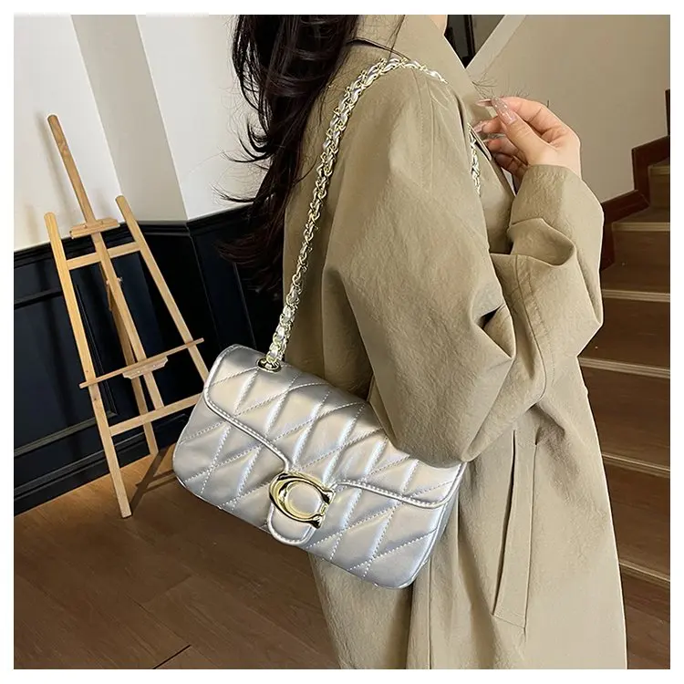 Simple Yet Luxury Leather Tote Bag For Women Designer Crossbody Large Capacity Elegant Diaper Bag For Commuter Textured Simple