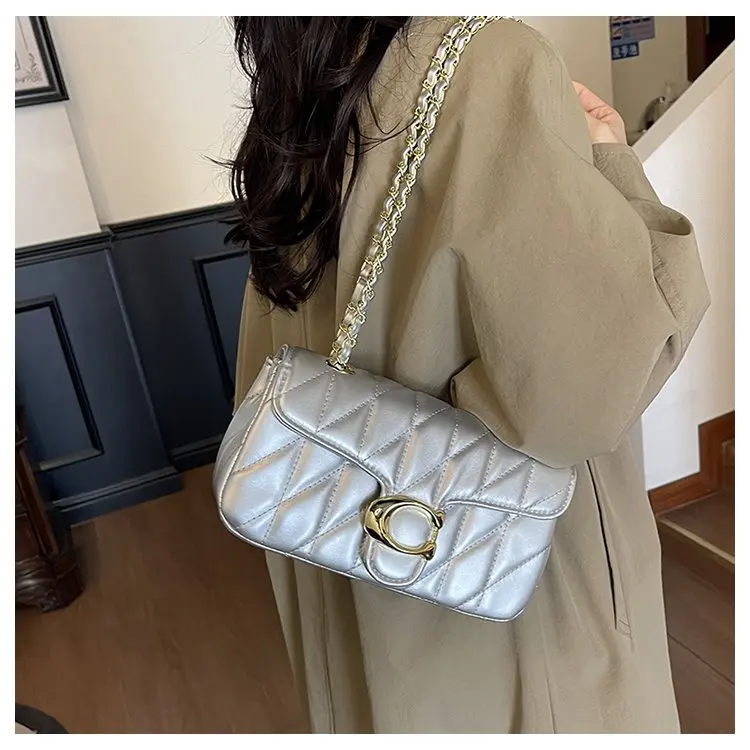 Simple Yet Luxury Leather Tote Bag For Women Designer Crossbody Large Capacity Elegant Diaper Bag For Commuter Textured Simple