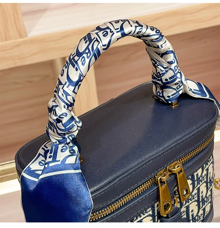 Vintage Style Elegant Crossbody Diaper Bag: Luxury Women's Handbag With Designer Details And Large Capacity For Messenger Tote
