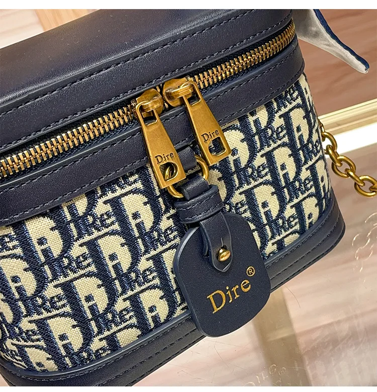 Vintage Style Elegant Crossbody Diaper Bag: Luxury Women's Handbag With Designer Details And Large Capacity For Messenger Tote
