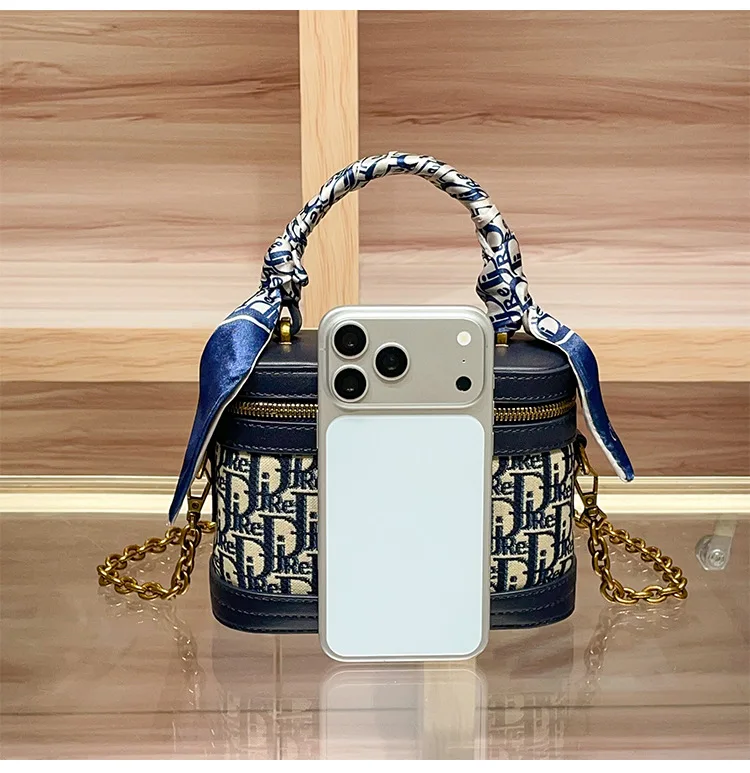Vintage Style Elegant Crossbody Diaper Bag: Luxury Women's Handbag With Designer Details And Large Capacity For Messenger Tote