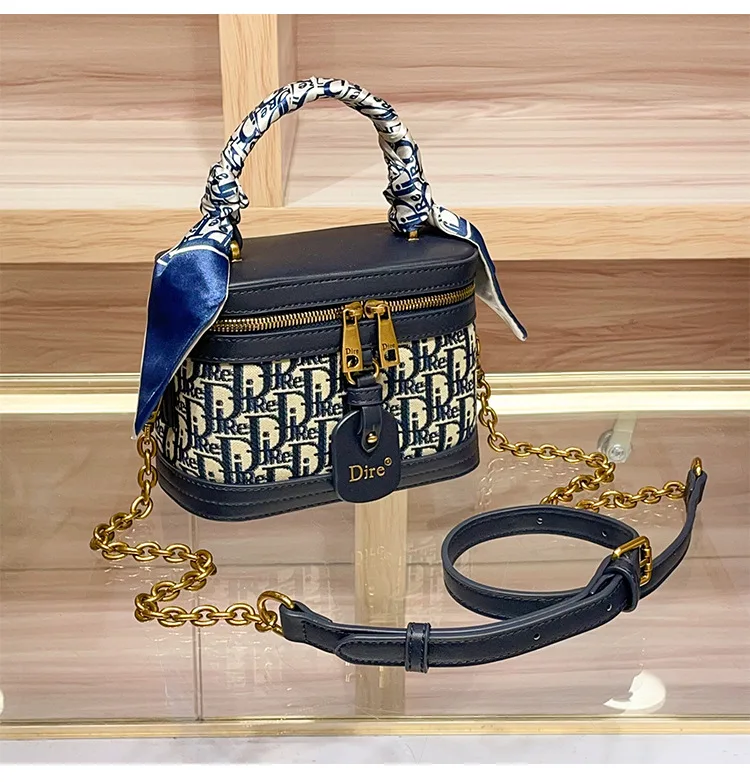 Vintage Style Elegant Crossbody Diaper Bag: Luxury Women's Handbag With Designer Details And Large Capacity For Messenger Tote