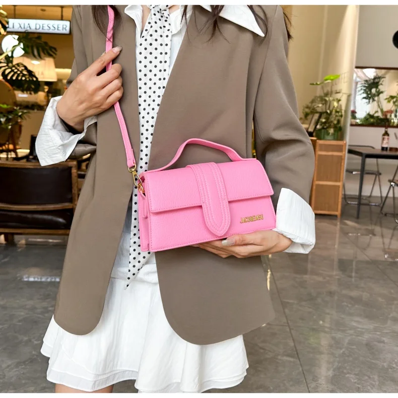 Famous chain strap crossbody bag, fashionable women's shoulder bag, luxury handbag suitable for daily gatherings