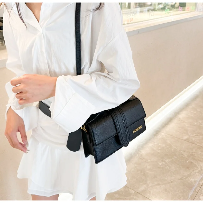 Famous chain strap crossbody bag, fashionable women's shoulder bag, luxury handbag suitable for daily gatherings