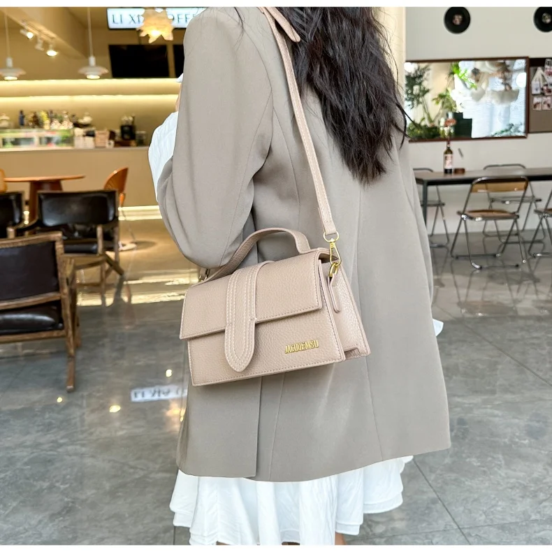 Famous chain strap crossbody bag, fashionable women's shoulder bag, luxury handbag suitable for daily gatherings
