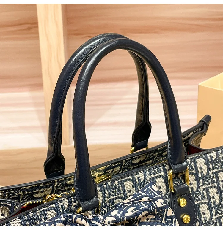 Luxury Brand Designer Diaper Bag Elegant Minimalist Leather Tote For Women Large Capacity Stylish Crossbody Shoulder Bag