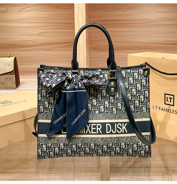 Luxury Brand Designer Diaper Bag Elegant Minimalist Leather Tote For Women Large Capacity Stylish Crossbody Shoulder Bag
