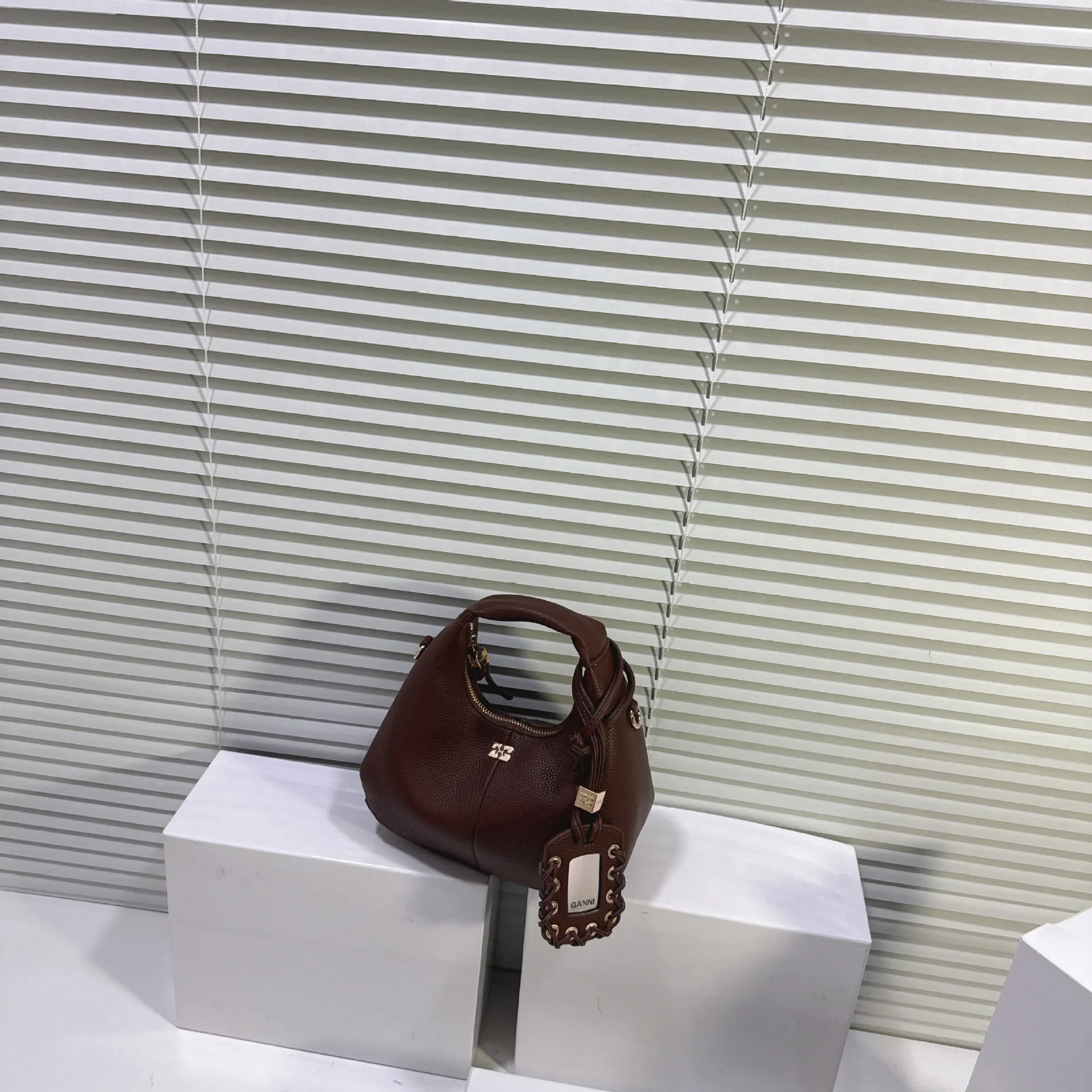 High quality casual zipper shoulder bag with classic design, women's crossbody bag, popular party handbag