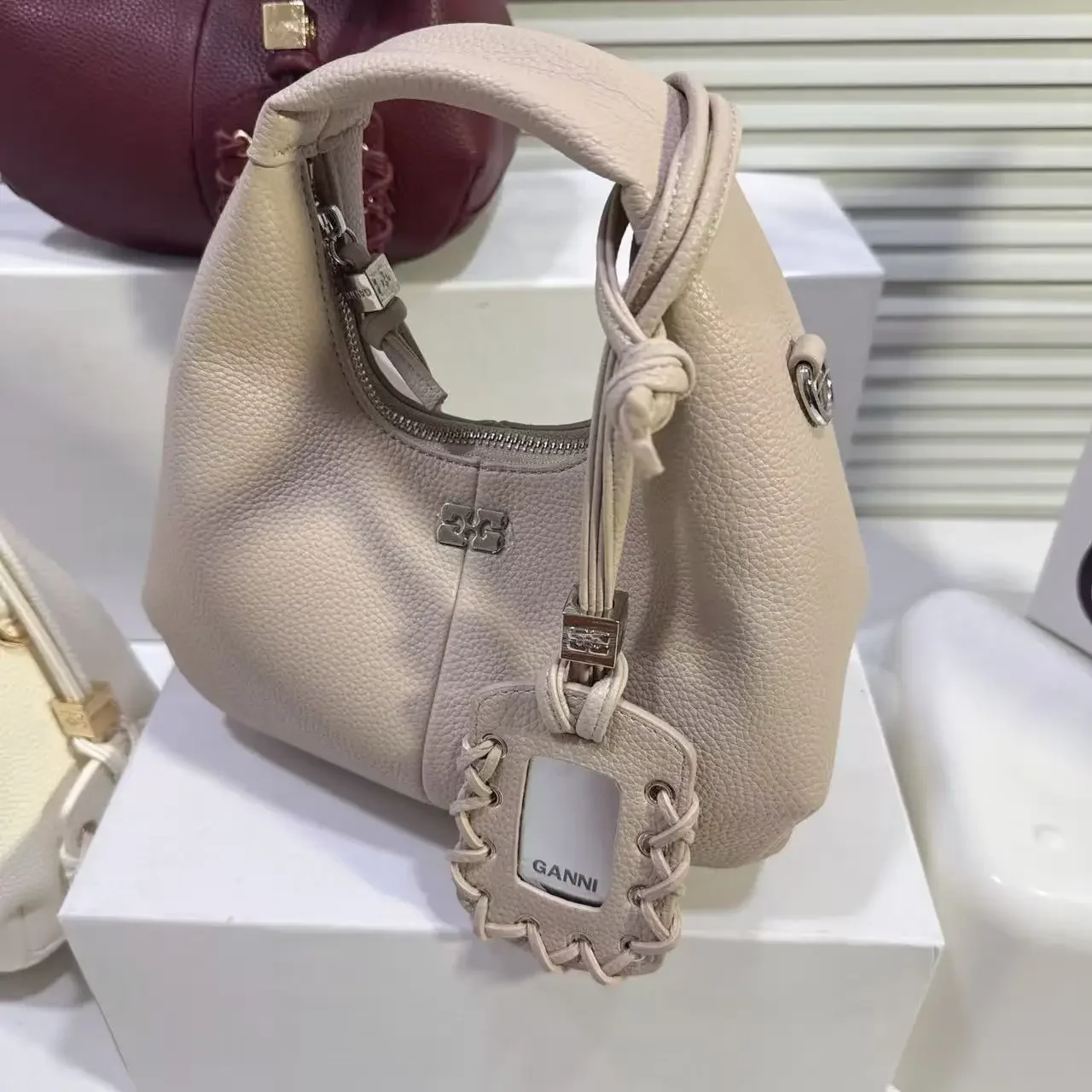 High quality casual zipper shoulder bag with classic design, women's crossbody bag, popular party handbag