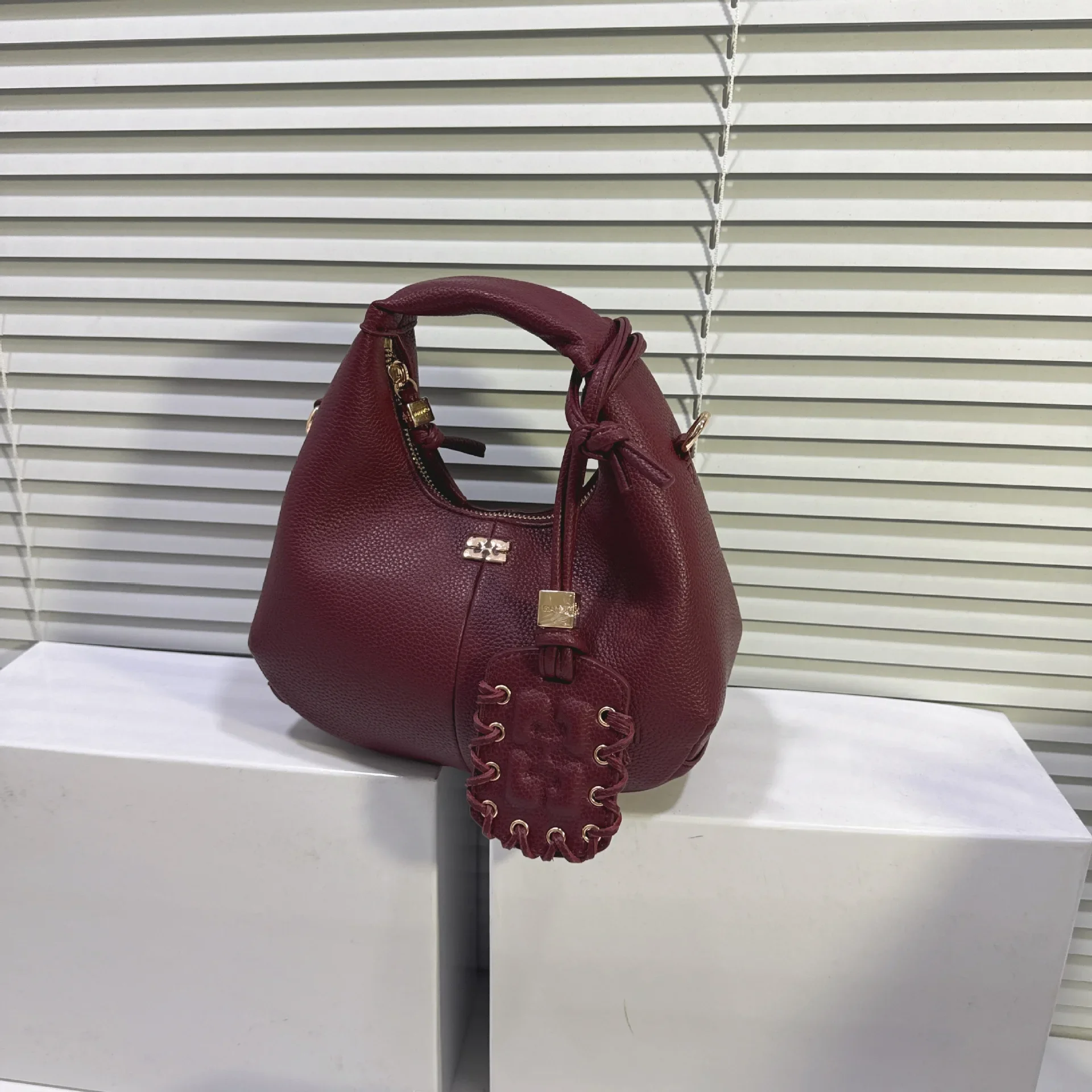 High quality casual zipper shoulder bag with classic design, women's crossbody bag, popular party handbag