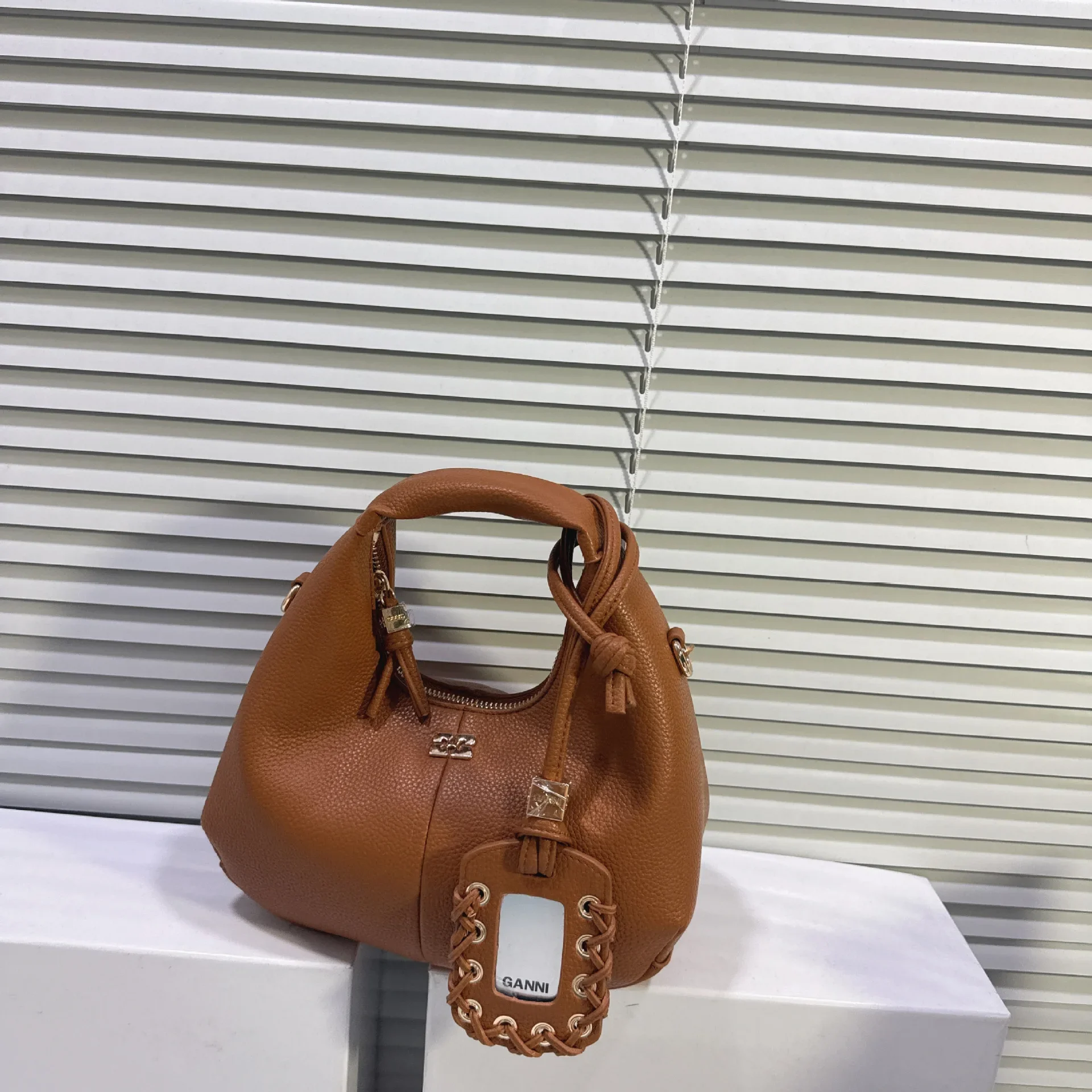 High quality casual zipper shoulder bag with classic design, women's crossbody bag, popular party handbag