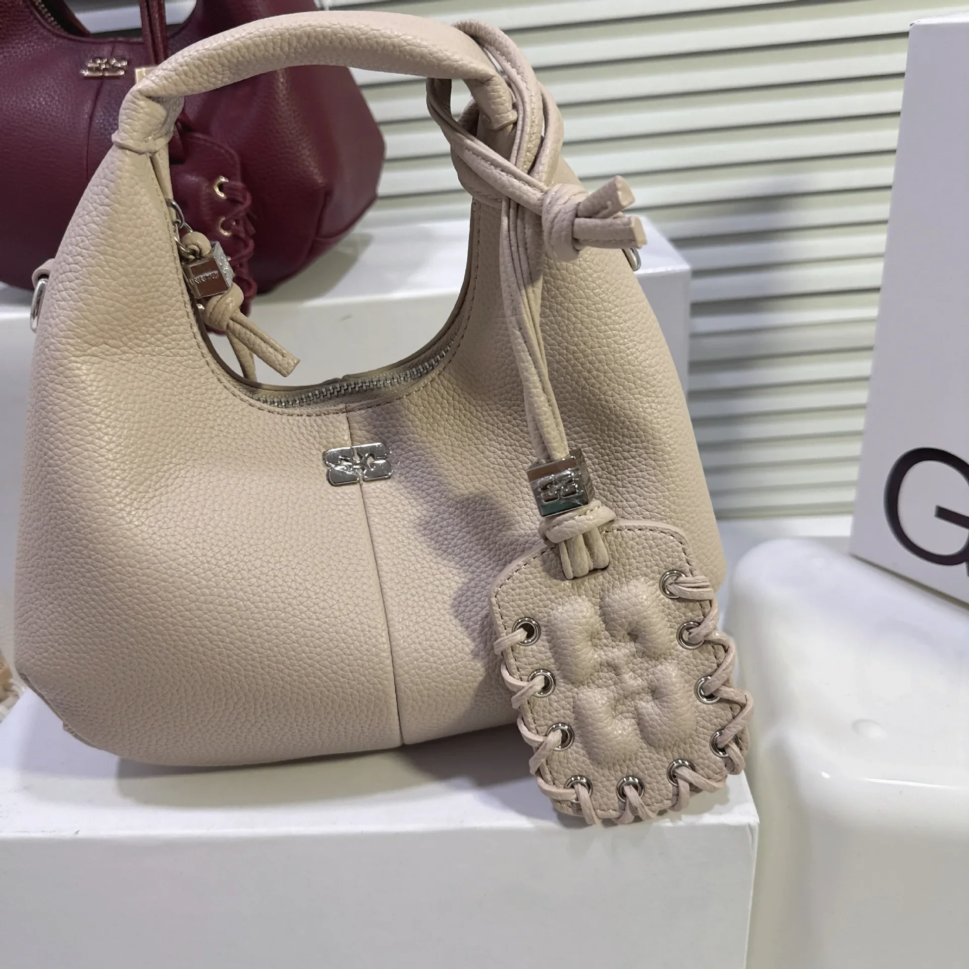 High quality casual zipper shoulder bag with classic design, women's crossbody bag, popular party handbag