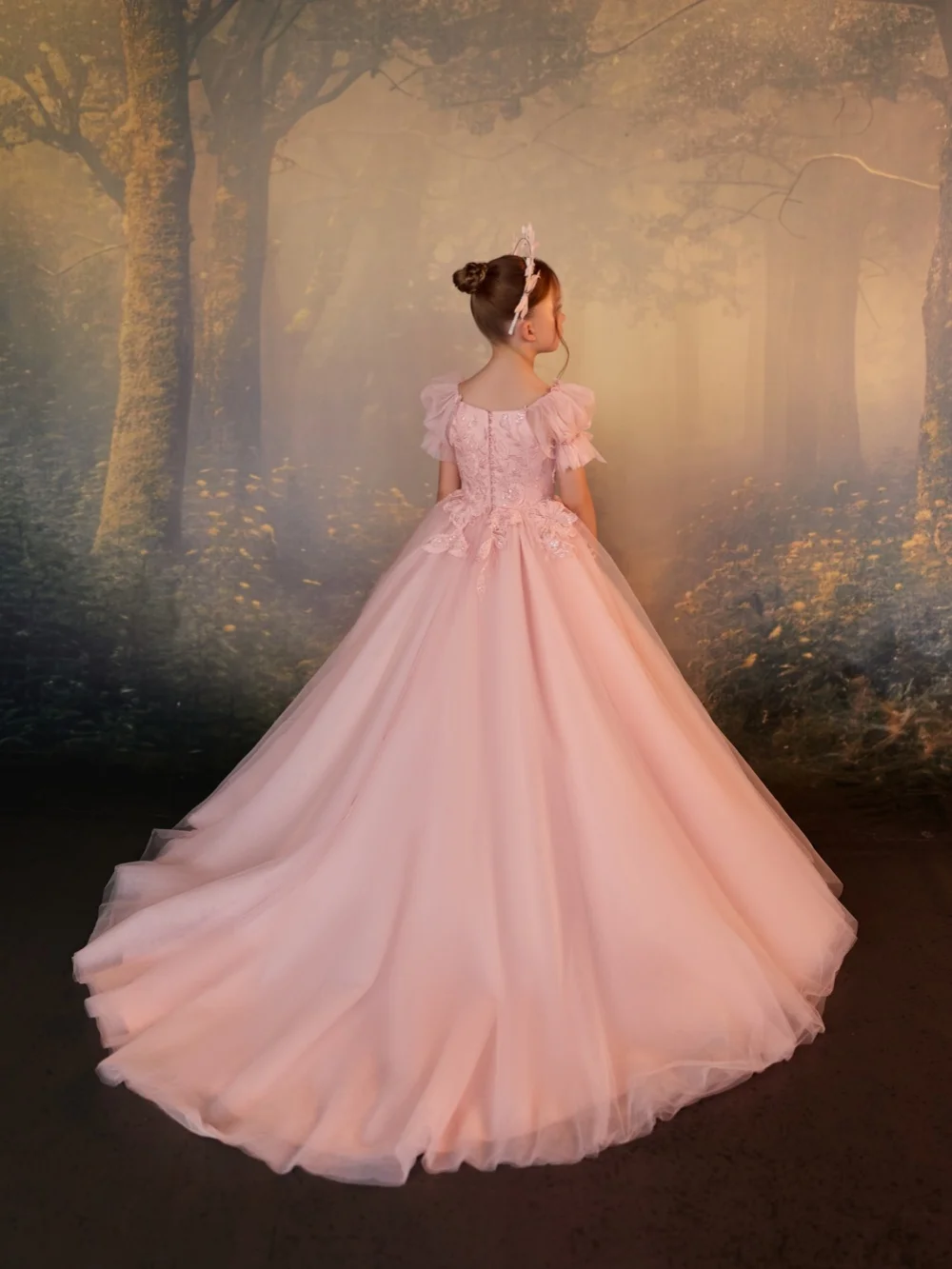2027 New Pink Girls Tulle Dresses Pageant Gowns Delicate Elegant Pearls Appliques Kids Princess Gown Wedding Guest Clothes 3-14Y