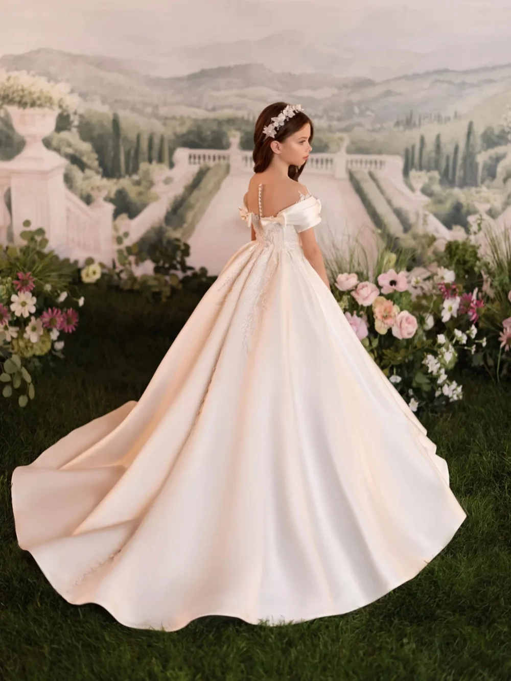 New Arrival Luxury Satin Girls Dresses Formal Evening Gown Sweet Elegant Beaded Bow Kids Princess Gown Wedding Party Dresses