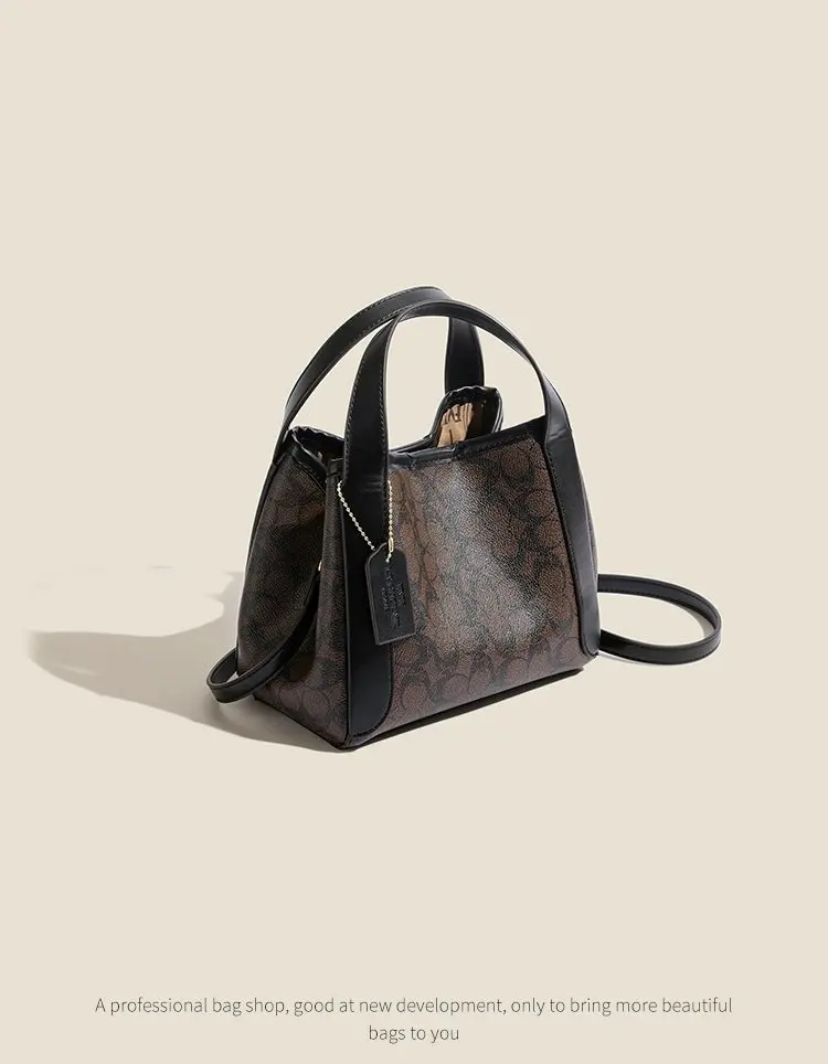 Famous design women's chain strap crossbody bag outdoor casual handbag daily use fashionable shoulder bag
