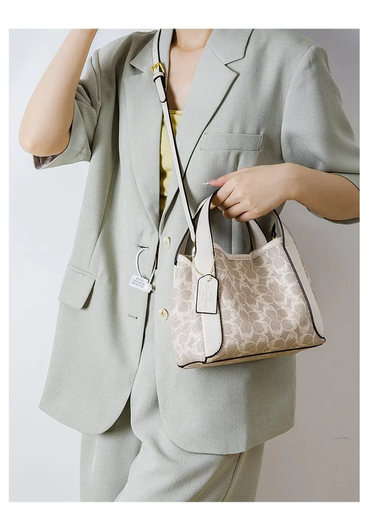 Famous design women's chain strap crossbody bag outdoor casual handbag daily use fashionable shoulder bag