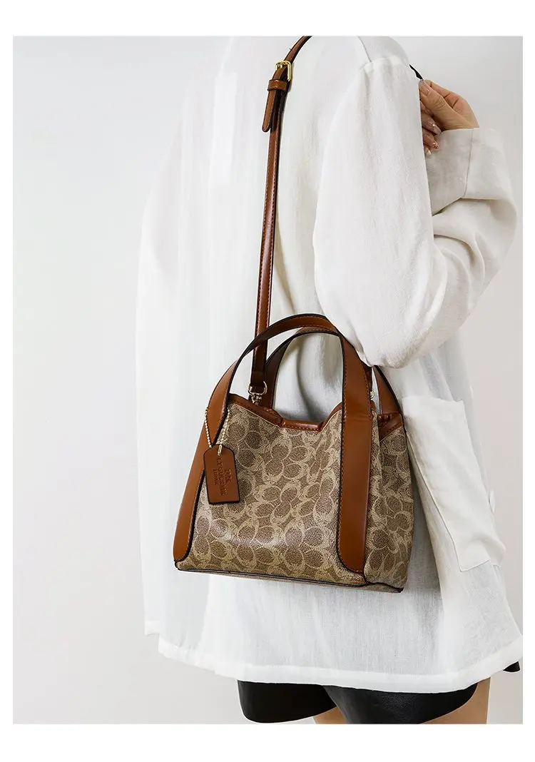 Famous design women's chain strap crossbody bag outdoor casual handbag daily use fashionable shoulder bag