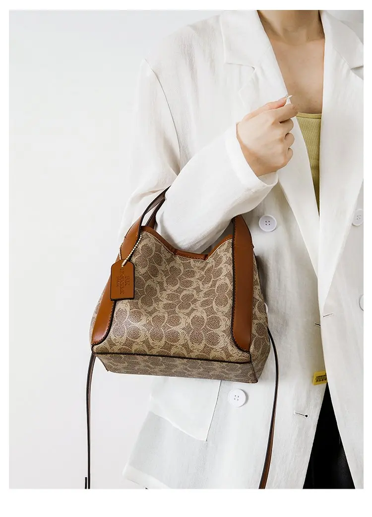 Famous design women's chain strap crossbody bag outdoor casual handbag daily use fashionable shoulder bag